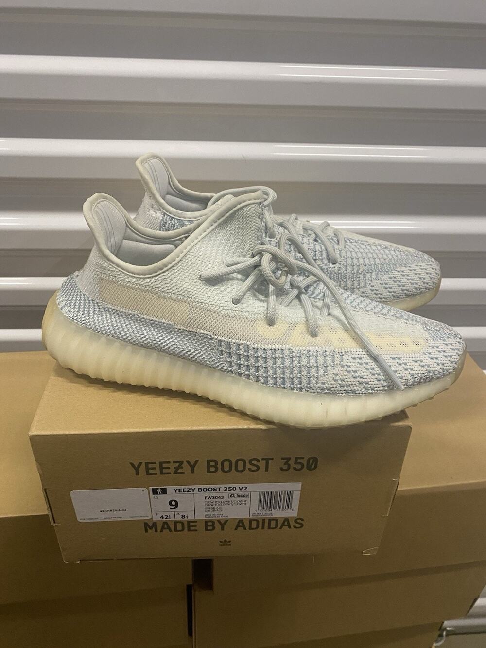 adidas Yeezy Boost 350 V2 Cloud White Used Size 9m Lightly used
